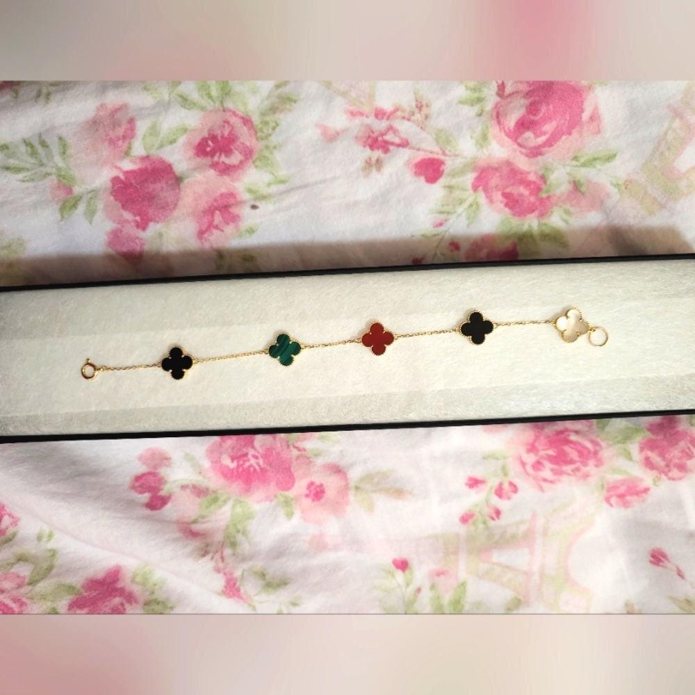 Chic Clover Charm Bracelet in Gold and Multi-Color - Picture 5 of 15